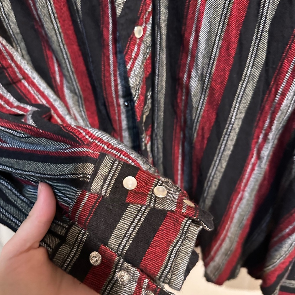 Vintage Wrangler red and black striped pearl snap button down long sleeve - Picture 4 of 8